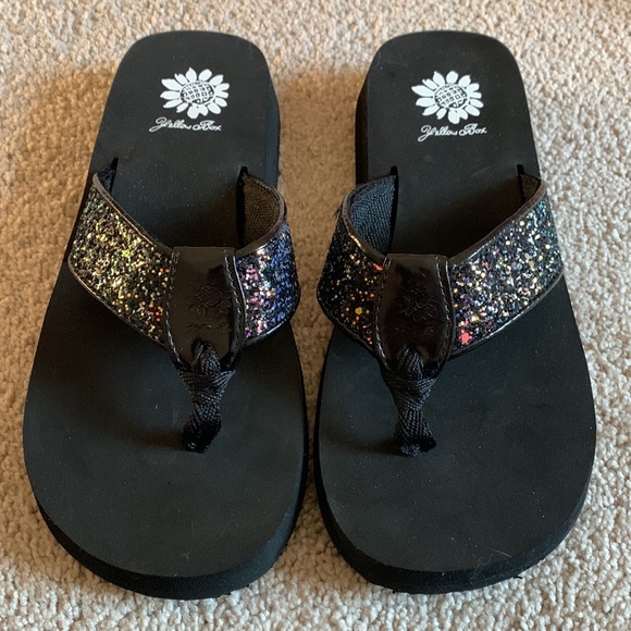 Yellow Box Women's Feliks Flip-Flop - NWOT - Picture 4 of 8